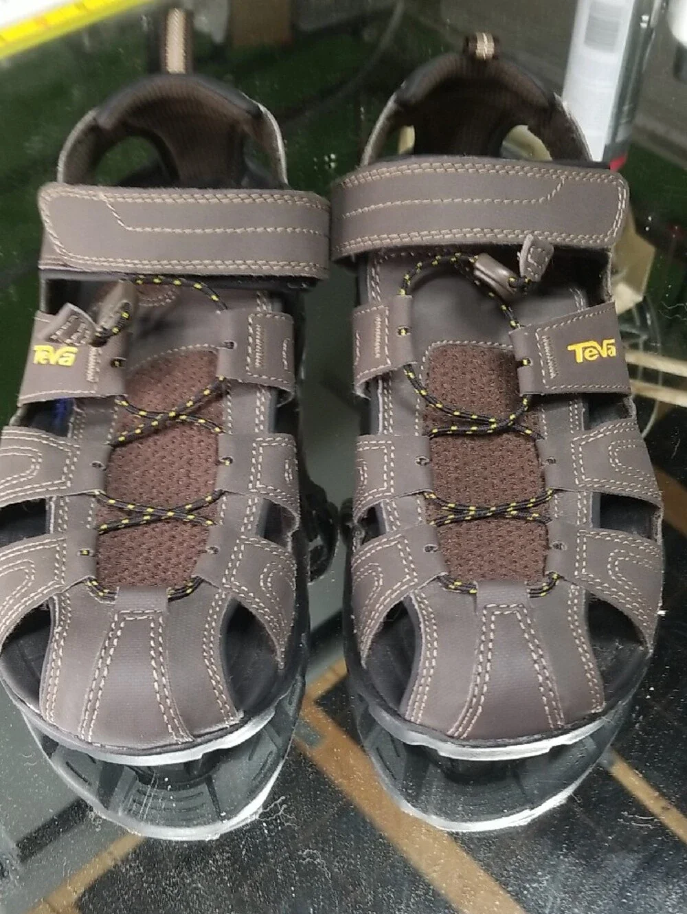 Mens 8 Teva Forebay Fisherman Sandals Mens Size 8 Brown Leather Hook & Loop MINT